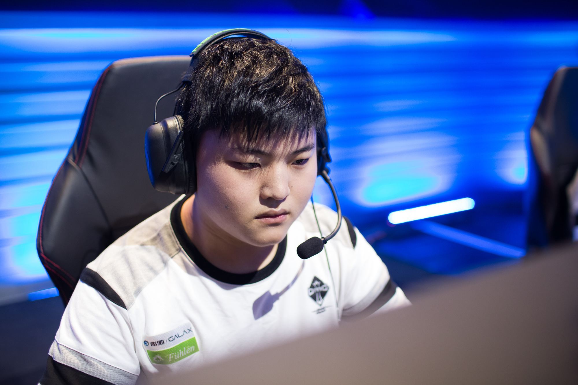 高关注与自 高关注与自